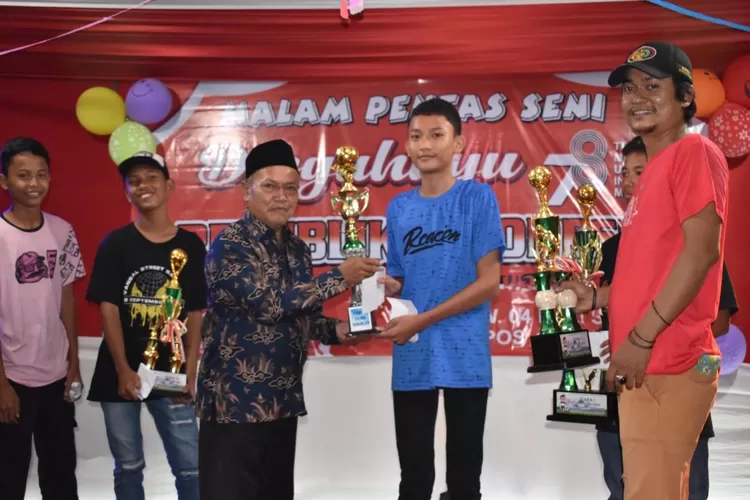 Pembagian Hadiah yang ditunggu-tunggu bagi warga RT 003 RW 04 SUKATANI TAPOS Kota Depok