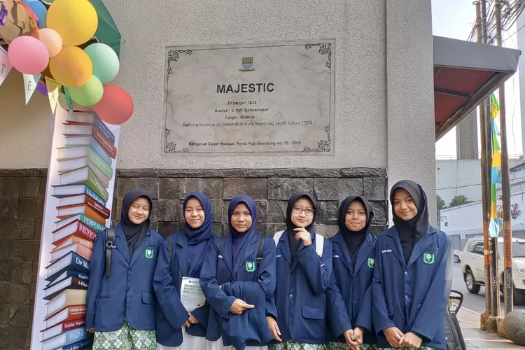 Santri MA Alhuda dan MTs Persis 3 Pameungpeuk Tampil di D'Majestic Braga - Foto: Istimewa