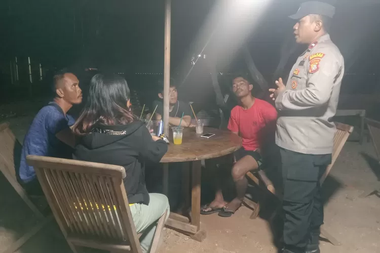 Patroli Malam Polsek Kepulauan Seribu Selatan: Himbau Remaja Jauhi Nakal, Miras, dan Narkoba di Pulau Tidung