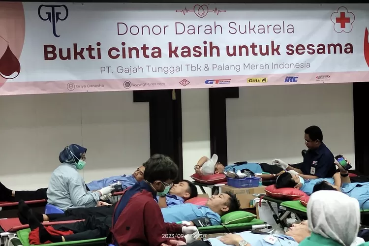 Kegiatan donor darah di PT Gajah Tunggal Tbk - Foto: Istimewa
