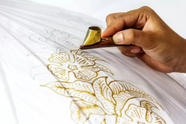 Ilustrasi orang sedang membatik. (Kredit: Shutterstock/Decord Project)