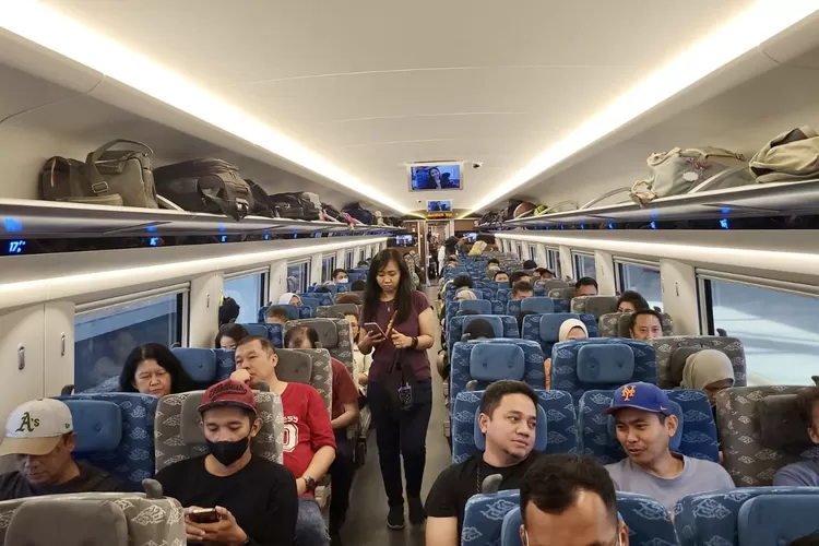 Penumpang bersiap naik Kereta Cepat Whoosh  