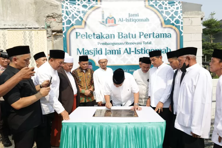 Benyamin Letak Batu Pertama Pembangunan Masjid Jami Al-Istiqomah ...