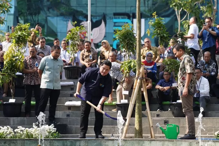 Demi Mengurangi Polusi Udara di Jakarta, Erick Thohir Tanam 100 Ribu Pohon &ldquo;Gotong Royong Boyong Pohon&rdquo; (antaranews.com)