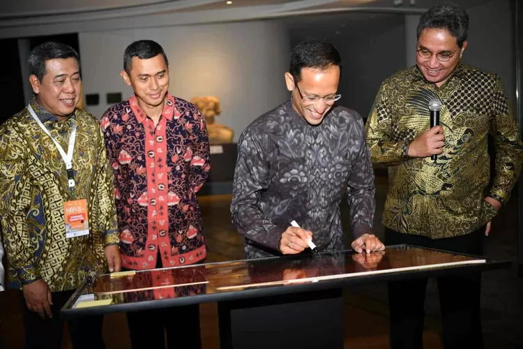 Terkini! Nadiem Makarim Telah Resmikan Museum Batik Bertepatan ...