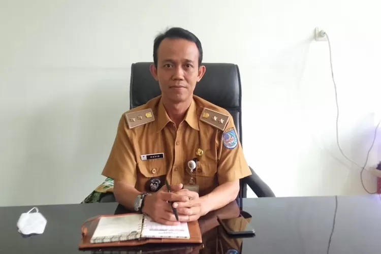 STUNTING : Lurah Sukatani, David Eko. ANDIKA EKA/RADAR DEPOK