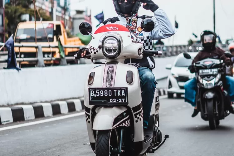 Membuktikan Keunggulan Yamaha Fazzio Hybrid-Connected dengan Berkeliling Jakarta
