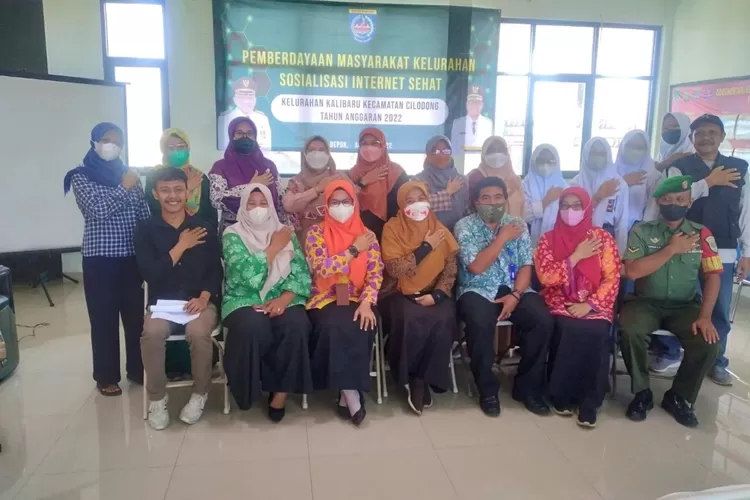 SOSIALISASI : Aparatur Kelurahan Kalibaru menggelar sosialisasi internet sehat bagi stakeholder di Wilayah Kalibaru. ANDIKA EKA/RADAR DEPOK