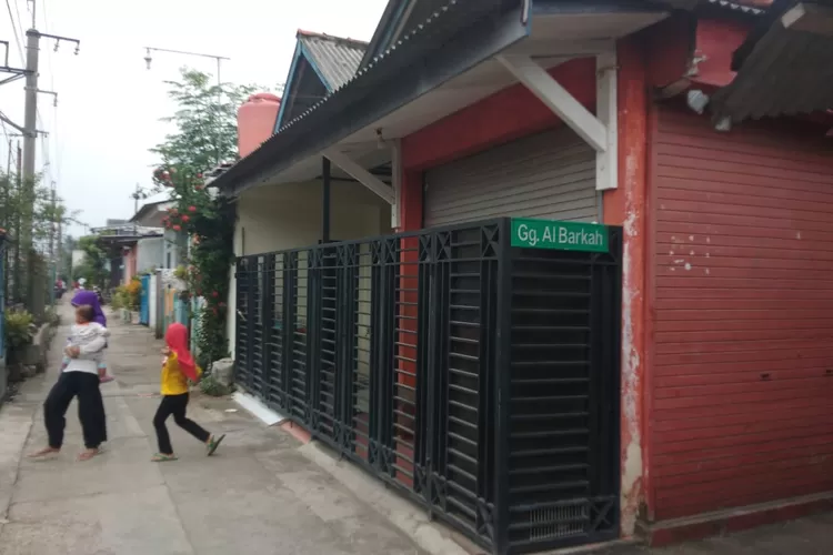 TKP : Jalan Raya Citayam, Gang Al Barkah yang menjadi tawuran pelajar hingga gangster, bahkan beberapa waktu sebelumnya telah jatuh korban luka di lokasi tersebut. ANDIKA EKA/RADAR DEPOK