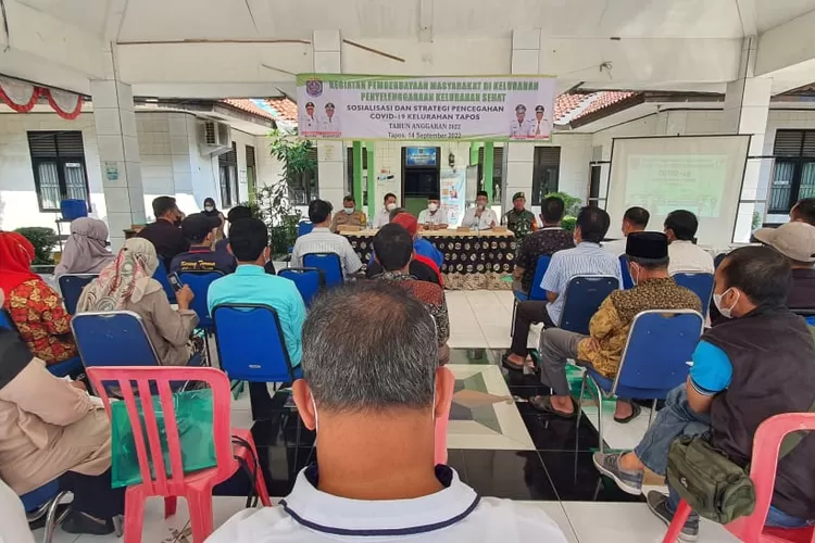 SOSIALISASI : Kelurahan Tapos mengadakan penyelengaraan Kelurahan Sehat dengan sosialiasi dan strategi pencegahan Covid-19  di aula Kelurahan Tapos, Kecamatan Tapos, Rabu (14/9). ANDIKA EKA/RADAR DEPOK