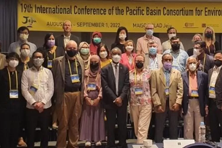 BERPARITISIPASI : Mahasiswa Fakultas Kesehatan Masyarakat (FKM) Universitas Indonesia (UI) Ulfi Hida Zainita, sedang mengikuti kegiatan the 19th Pacific Basin Consortium for Environment and Health International Conference (PBC Conference) 2022.