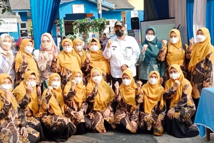 LOMBA : Menjelang lomba Posyandu tingkat Provinsi Jawa Barat 2022, Kelurahan Curug, Kecamatan Cimanggis melakukan persiapan demi persiapan agar meraih hasil terbaik dalam mewakili Kota Depok. ANDIKA EKA/RADAR DEPOK