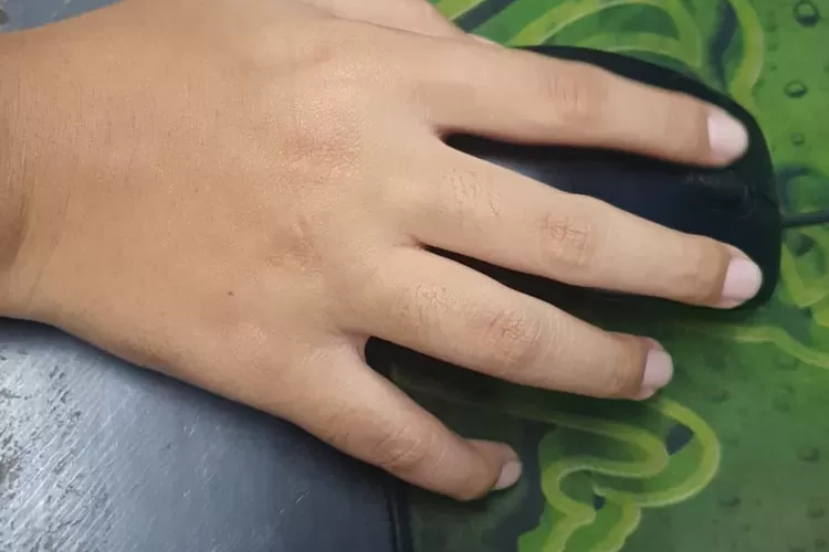 Ilustrasi tangan, pengaruh ga sih ukuran tangan dengan skill bermain game. Dok. Radar Depok