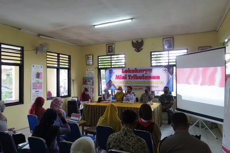 SOSIALISASI : Saat UPTD Puskesmas Mampang menggelar Loka karya Mini Tribulanan Lintas Sektor di aula Kelurahan Mampang, Kecamatan Pancoranmas, Rabu (7/9). ALDY RAMA/RADAR DEPOK