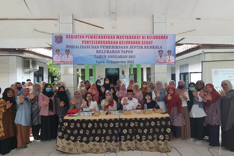 SOSIALISASI : Kelurahan Tapos menyelenggarakan kelurahan sehat dengan sosialiasi dan pemeriksaan jentik berkala di Aula kelurahan Tapos, Kecamatan Tapos. ANDIKA EKA/RADAR DEPOK