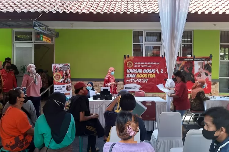 BIN melaksanakan vaksinasi di Halaman Puskesmas Depok Jaya, Kelurahan Depok Jaya, Kecamatan Pancoranmas, Kota Depok, Jumat (30/9), mulai pukul 08:00 WIB sampai 15:00 WIB.