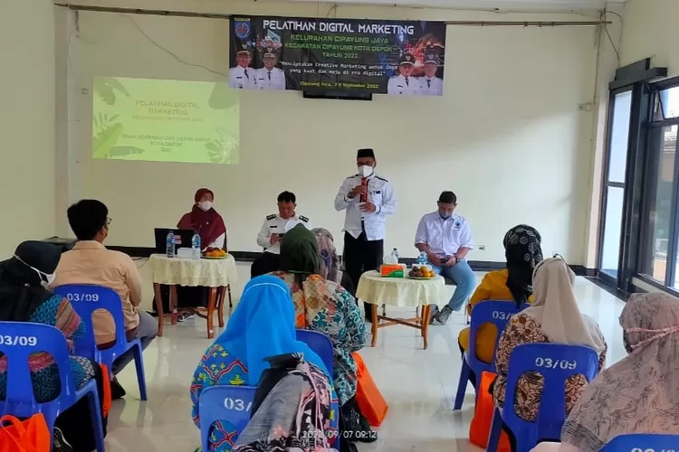 PELATIHAN : Kelurahan Cipayung Jaya, Kecamatan Cipayung, menggelar kegiatan Pelatihan Digital Marketing bagi warganya di aula Paudqul Al Hidayat. ANDIKA EKA/RADAR DEPOK