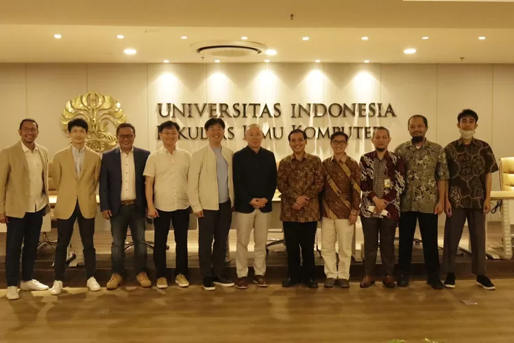 KERJASAMA : Dosen Fasilkom UI dan Pengurus SRIN berfoto bersama usai membahas kerjasama.   