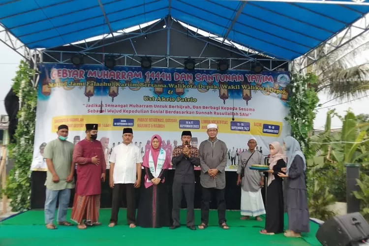 GEBYAR : Masjid Jami Falaahul Kariim mengadakan Gebyar Muharram 1444H dan santunan anak yatim untuk memperingati tahun baru Islam di halaman Masjid Jami Falaahul Kariim, Kelurahan Sukmajaya, Kecamatan Sukmajaya. ANDIKA EKA/RADAR DEPOK