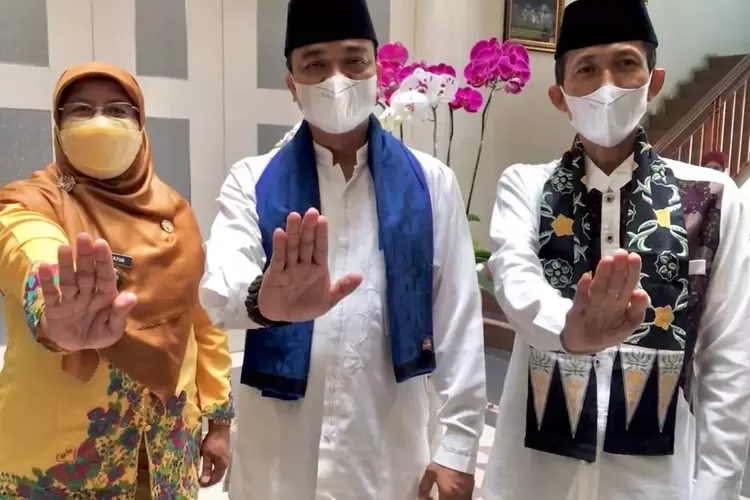 DEKLARASI : Kelurahan Mekarsari deklarasi 100% ODF Di Balaikota Depok. Tercatat ada 130 KK di Kelurahan Mekarsari masih melakukan buang besar sembarangan. ANDIKA EKA/RADAR DEPOK