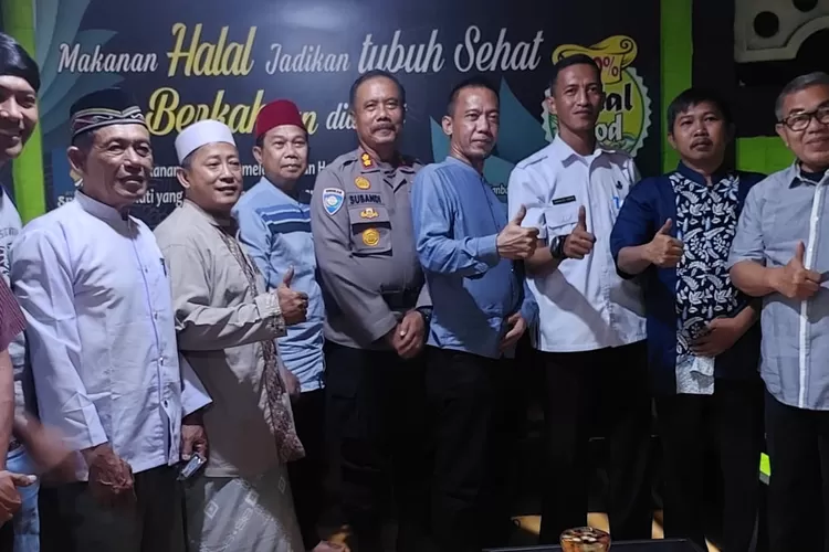 SERAHTERIMA : Suasana usai serah terima jabatan Ketua RW15 Kelurahan Kemirimuka, Arif Afifullah dihadiri stake holder wilayah Kelurahan Kemirimuka, Kecamatan Beji. ALDY RAMA/RADAR DEPOK