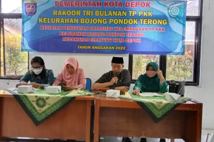 RAKOR : Kelurahan Bojong Pondok Terong, Kecamatan Cipayung melaksanakan Rakoor Tri Bulanan TP-PKK dengan kegiatan penguatan kapasitas kelembagaan TP-PKK di aula Kelurahan Boponter. ANDIKA EKA/RADAR DEPOK