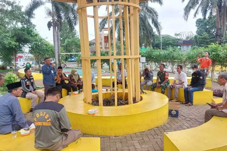 GUYUB : Kelurahan Ratu Jaya adakan diskusi dalam kegiatan Ngobrol Santai (Ngobras) dengan Stakeholder. ANDIKA EKA/RADAR DEPOK