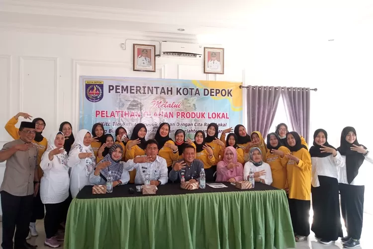 PELATIHAN : Kelurahan Cipayung, Kecamatan Cipayung, Kota Depok menggelar pelatihan Olahan Produk Lokal dengan Cita Rasa Lokal di Rumah Poetih, Kelurahan Ratu Jaya, Kecamatan Cipayung. ANDIKA EKA/RADAR DEPOK