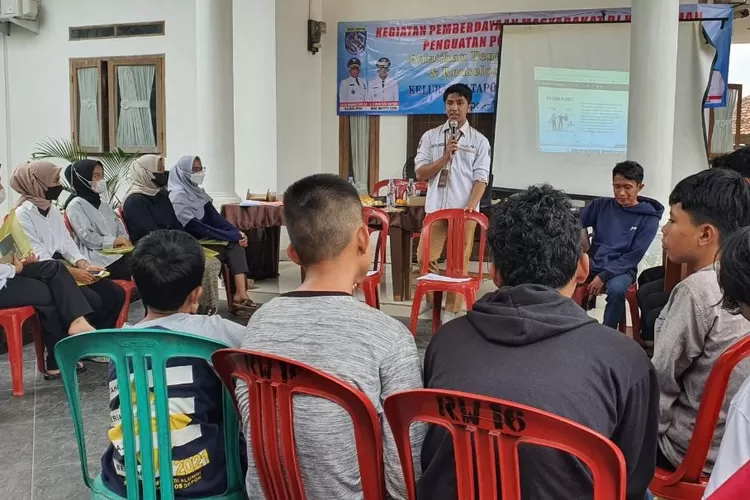 PELATIHAN : Kelurahan Tapos adakan pelatihan konselor sebaya bagi remaja yang ada Di Kelurahan Tapos yang bertempat di Kampung KB RW16 Kelurahan Tapos, Kecamatan Tapos. ANDIKA EKA/RADAR DEPOK
