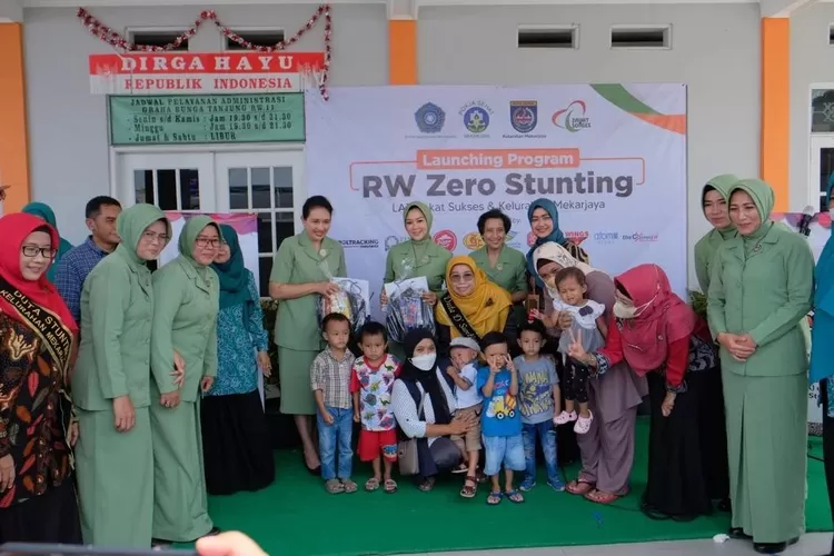 PROGRAM : Kelurahan Mekarjaya bersama LAZ Zakat Sukses Depok meluncurkan program RW Zero Stunting, di Graha Bunga Tanjung, RW 11, Kelurahan Mekarjaya, Kecamatan Sukmajaya Kota Depok, Kamis (6/10). ISTIMEWA