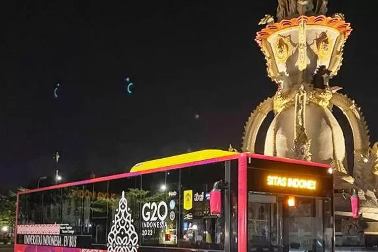 AMBIL BAGIAN : Bus listrik karya akademisi UI Kota Depok menjadi bukti nyata kontribusi Indonesia dalam menciptakan lingkungan hidup yang lebih sehat, saat KTT G20 di Bali. UI FOR RADAR DEPOK
