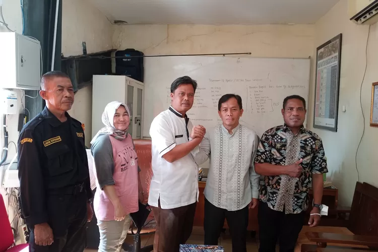 SERTIJAB : Serah Terima Jabatan Kepala UPT Pasar Sukatani, yang dipimpin oleh Tri Handoko menggantikan Hidayat. ANDIKA EKA/RADAR DEPOK