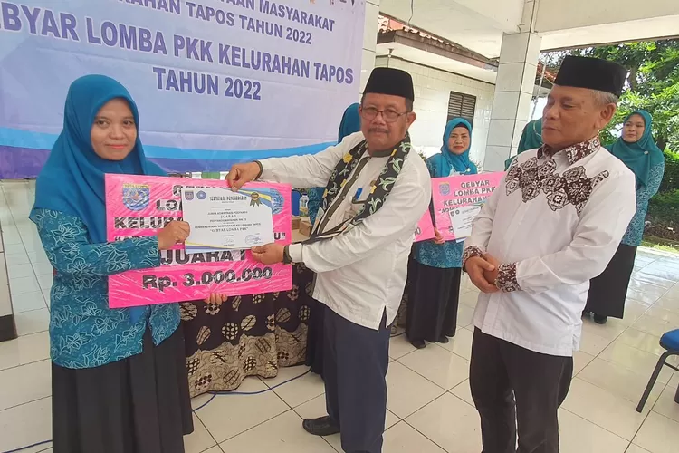 PEMENANG : Pengumuman penenang lomba PKK Kelurahan Tapos. ANDIKA EKA/RADAR DEPOK