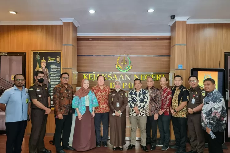 AUDIENSI : Jajaran Pengurus DPC Peradi Kota Depok diterima Kepala Kejari Kota Depok dan jajarannya saat audiensi ke Kantor Kejari Kota Depok di GDC, Kecamatan Cilodong, Kamis (3/11). Istimewa