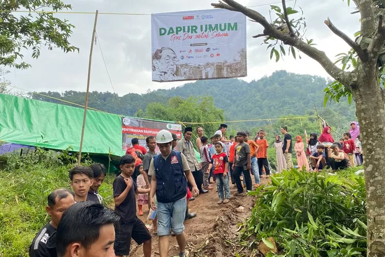 BANTUAN : Tim Wahid Foundation melalui Program Gus Dur for Humanity menyalurkan bantuan kemanusiaan ke korban terdampak gempa Cianjur, khususnya untuk anak dan ibu. Istimewa