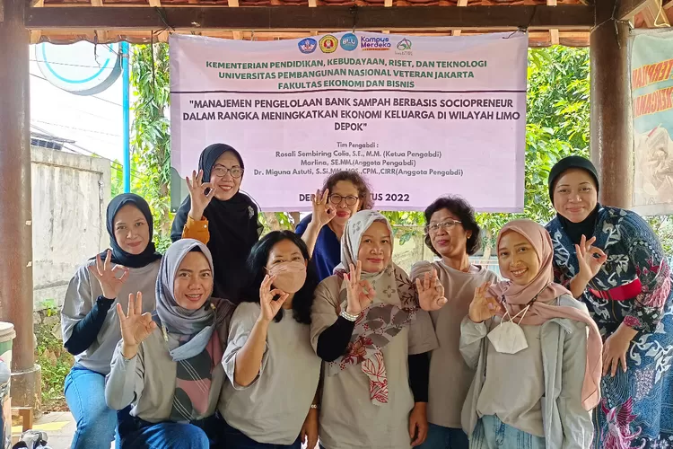 PENGABDIAN : Tim Dosen perwakilan dari UPNVJ menyelenggarakan kegiatan Pengabdian Masyarakat di Bank Sampah Sawo Kencana, Kecamatan Limo, Kota Depok, Jawa Barat. Istimewa