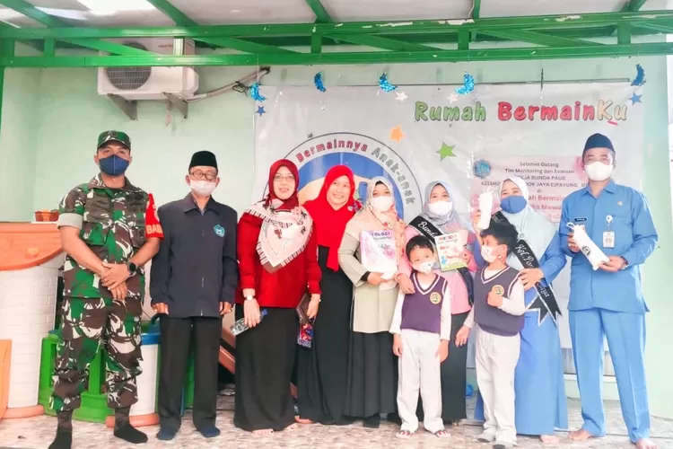 MONEV : kegiatan monitoring dan evaluasi (monev) dari pokja bunda paud Kelurahan Pondok Jaya, Kecamatan Cipayung yang bertempat di Rumah bermainku yang terletak di  Permata Depok rw7, Kelurahan Pondok Jaya. ANDIKA EKA/RADAR DEPOK