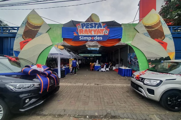 GRAND PRIZE: BRI Kantor Cabang Cimanggis mengadakan Panen Hadiah Simpedes (PHS) Periode I 2022 dengan konsep Pesta Rakyat Simpedes yang diselenggarakan di Kantor Unit BRI Pekapuran, Jalan Raya Pekapuran, Kelurahan Sukamaju Baru, Kecamatan Tapos, Kota Depok, Kamis (3/11). RICKY/RADARDEPOK