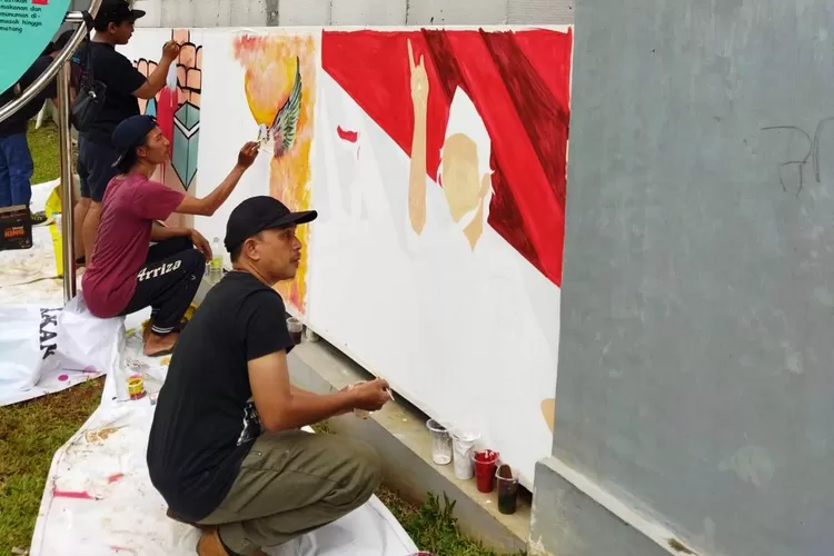 LOMBA : Karang Taruna (Katar) Kelurahan Pasir Gunung Selatan sukses menggelar lomba mural di Taman Pasela Jalan Sangging RT12/1 Kelurahan Pasir Gunung Selatan, Kecamatan Cimanggis, Kota Depok, Minggu (13/11) Kemarin. ANDIKA EKA/RADAR DEPOK