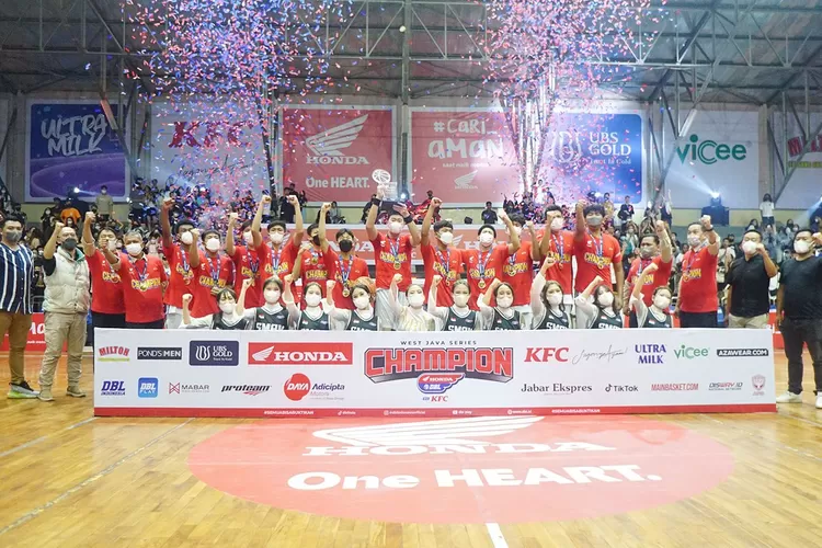 SANGJUARA : Tim basket putra SMA BPK Penabur Cirebon pada ajang Honda DBL with KFC 2022 West Java Series. DOK.DAMHONDA