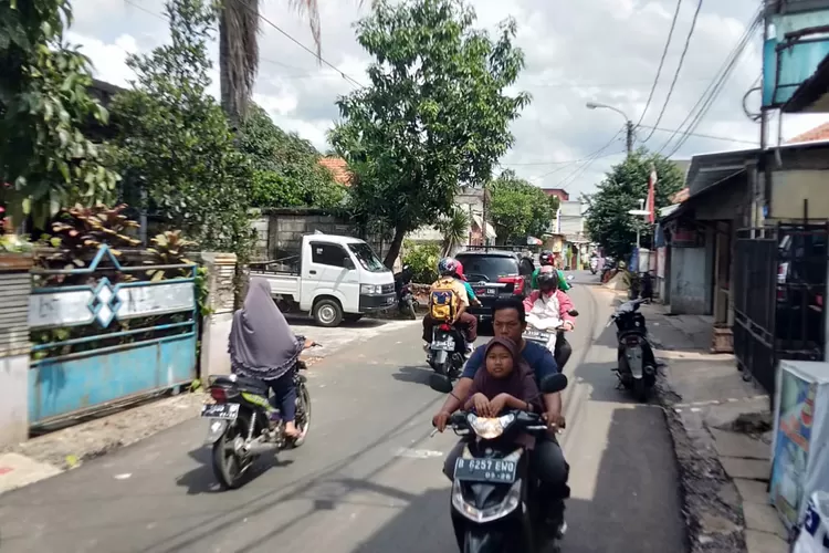 PROYEK : Proyek pembangunan jalan ruas jalan Gadog di wilayah Kelurahan Cisalak Pasar, Kecamatan Cimanggis, Kota Depok yang sudah selesai tahap perbaikan. ANDIKA EKA/RADAR DEPOK