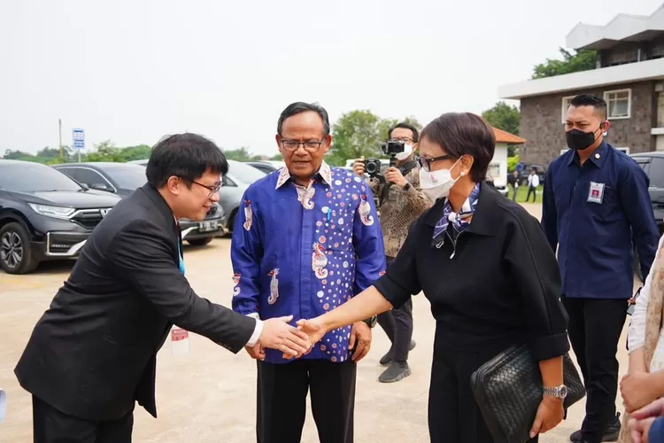 KULIAH : Fakultas Ilmu Sosial Universitas Islam Internasional Indonesia (UIII) mengadakan acara reguler yaitu kuliah umum dengan mendatangkan narasumber yang spesial, seperti pada saat ini mendatangkan Mentri Luar Negeri, Retno Marsudi. ANDIKAEKA/RADARDEPOK