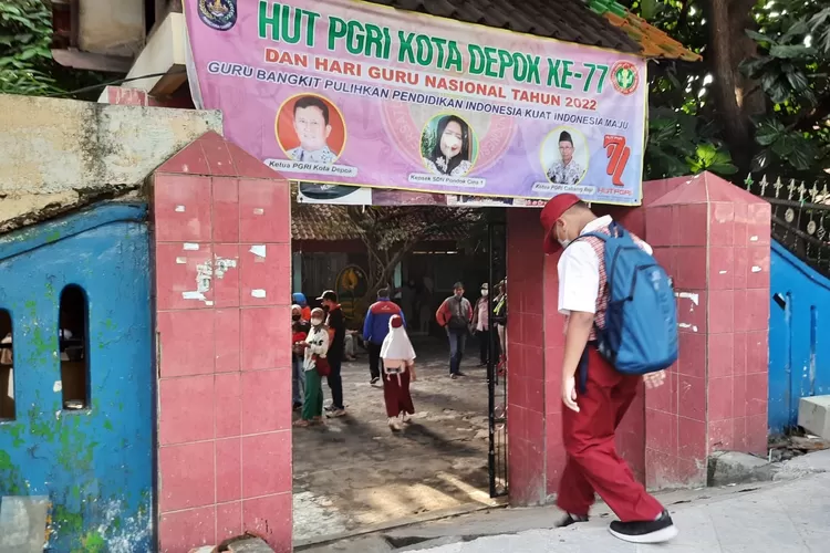 BERTAHAN : Delapan rombongan belajar masih bertahan di SDN Pocin 1 Kota Depok usai menyelesaikan ujian PAS pada 9 Desember 2022 lalu, Jumat (16/12). ASHLEY/RADAR DEPOK