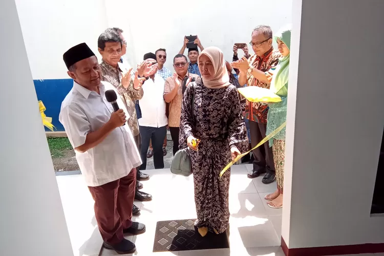 RESMIKAN : Suasana peresmian Musala Al Ichsan Firdaus diarea yayasan pendidikan kristen SMP Triguna, Kelurahan Sukamaju, Kecamatan Cilodong Kota Depok, Sabtu (3/12). GERARD SOEHARLY/RADAR DEPOK