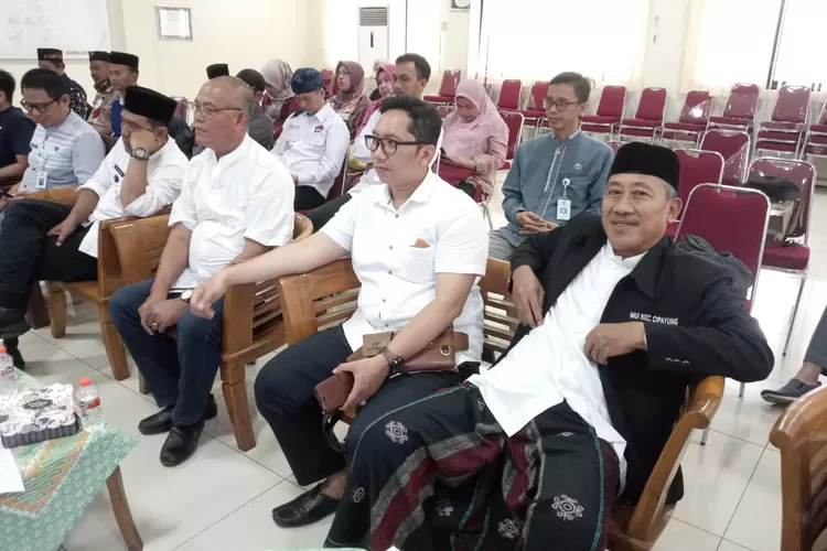 GUYUB : Forum Kewaspadaan Dini Masyarakat (FKDM) Kecamatan Cipayung dapat menjalin sinergitas bersama lembaga kemasyarakatan dengan Polsek dan Koramil Panmas. ANDIK EKA/RADAR DEPOK