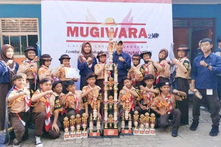 MENANG : Madrasah Ibtidaiyah (MI) Nurul Huda Cipayung berhasil menyaabet juara umum dalam rangka ajang silaturahmi Pramuka Penggalang Tingkat SD/MI. ANDIKA EKA/RADAR DEPOK