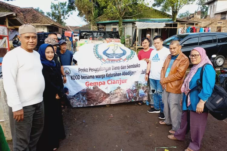 AKSI : Bantuan Gempa Cianjur dari warga Kelurahan Abadijaya dibawah koordinasi KOOD Kecamatan Sukmajaya. ISTIMEWA