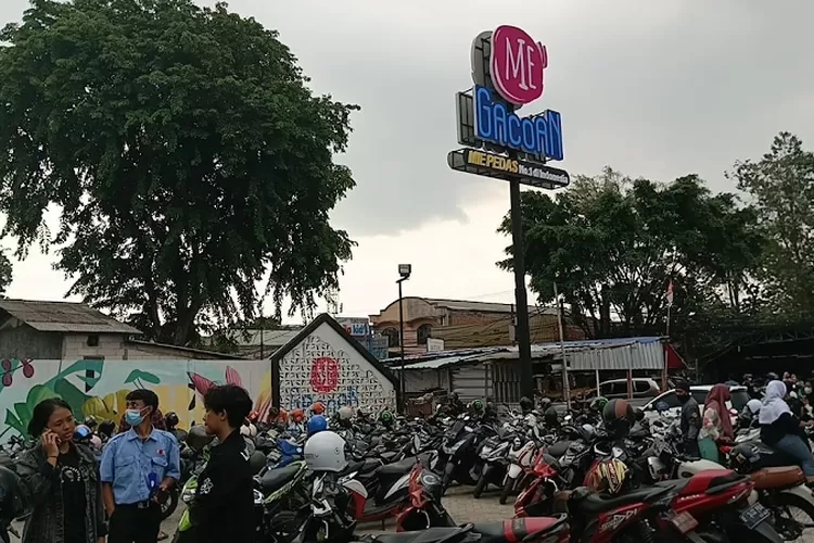 TEMPAT : Bangunan restoran yang di duga belum mempunyai IMB yang berada di Jalan Akses UI, Kelurahan Tugu, Kecamatan Cimanggis, Kota Depok. ANDIKA EKA/RADAR DEPOK 