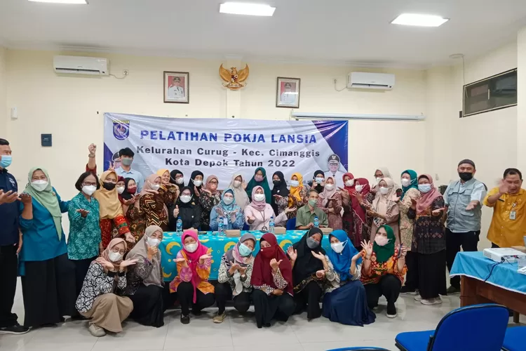 PEMBINAAN : Pokja Lansia Kelurahan Curug, Kecamatan Cimanggis Kota Depok diberikan pembinaan di Aula Kantor Kelurahan Curug. ANDIKA EKA/RADAR DEPOK