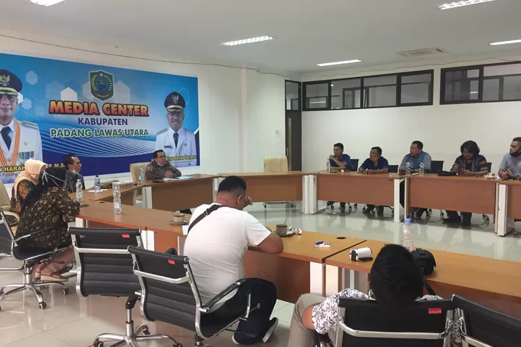 Konferensi pers GTPP Covid-19 kabupaten Paluta terkait penetapan status PDP terhadap 2 orang warga Paluta, Jumat (5/6).